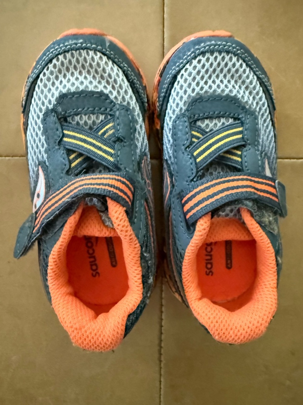 ❤️$10 FLASH SALE❤️Saucony Tennis Shoes Toddler 6